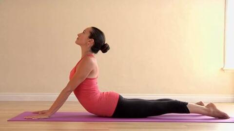 Thuộc lòng 6 động tác yoga này để đau mỏi vai gáy không còn nỗi lo
